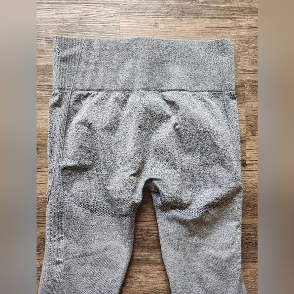 Gymshark Heather Gray Compression Athletic Leggings - Picture 4 of 5